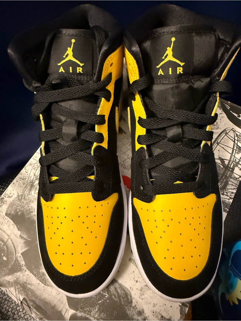 AIR JORDAN 1 MID SE (GS) Boys size 7Y
BRAND NEW - Picture 5 of 15